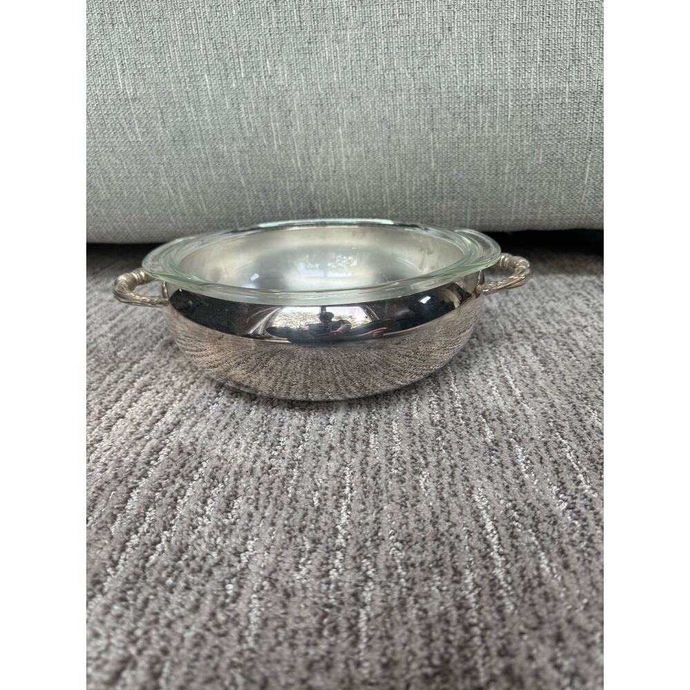 Sheffield silverplated chafing dish with 1.5 quart Pyrex bowl.